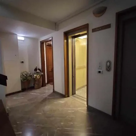 アパート Apartamenticos Plaza Del Pilar Iii サラゴサ